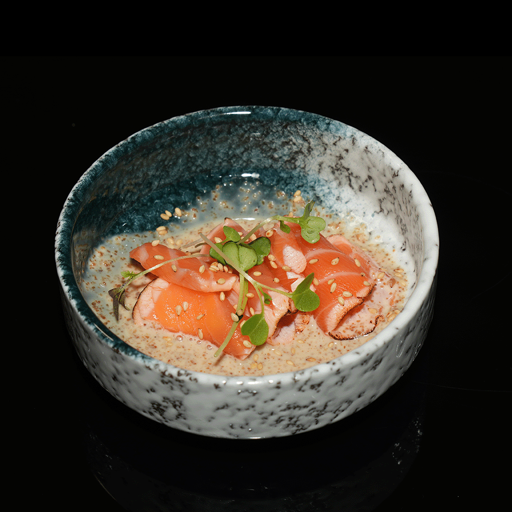 Tataki de salmón con salsa sésamo