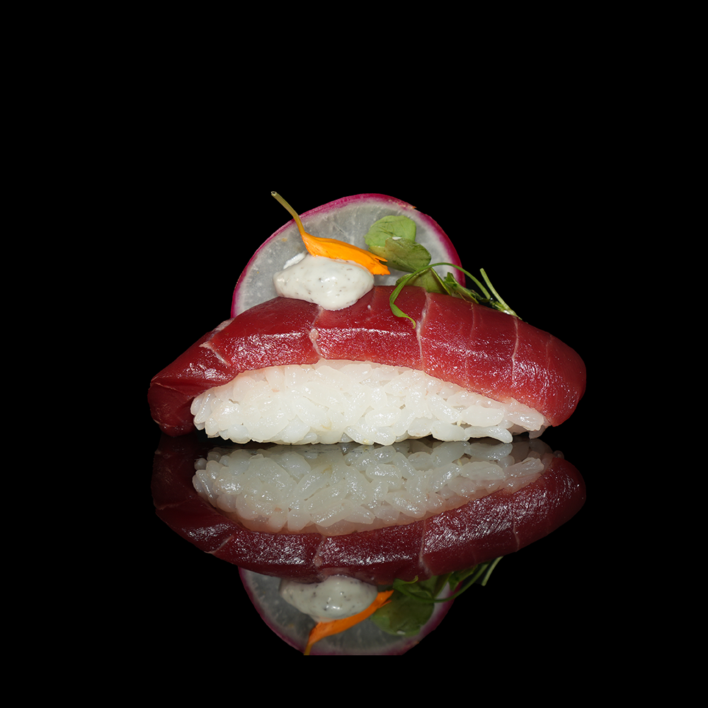 Nigiri atún con salsa mayonesa de trufa 2u