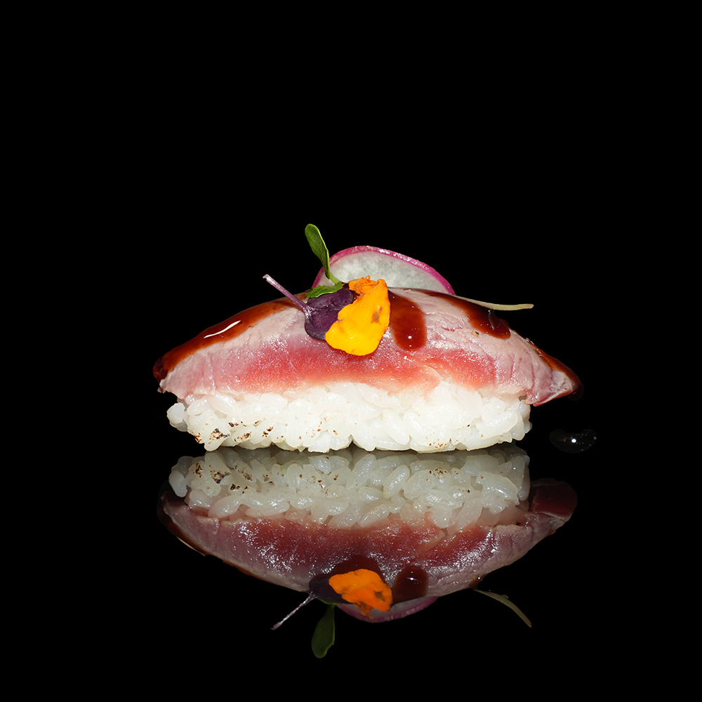 Nigiri atún flameado con salsa teriyaki