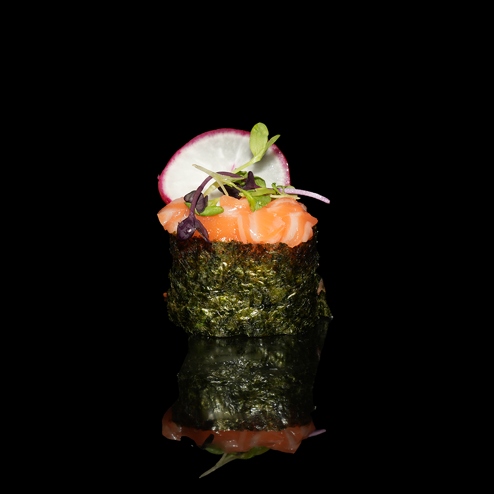 Gunkan de salmón picante 1u