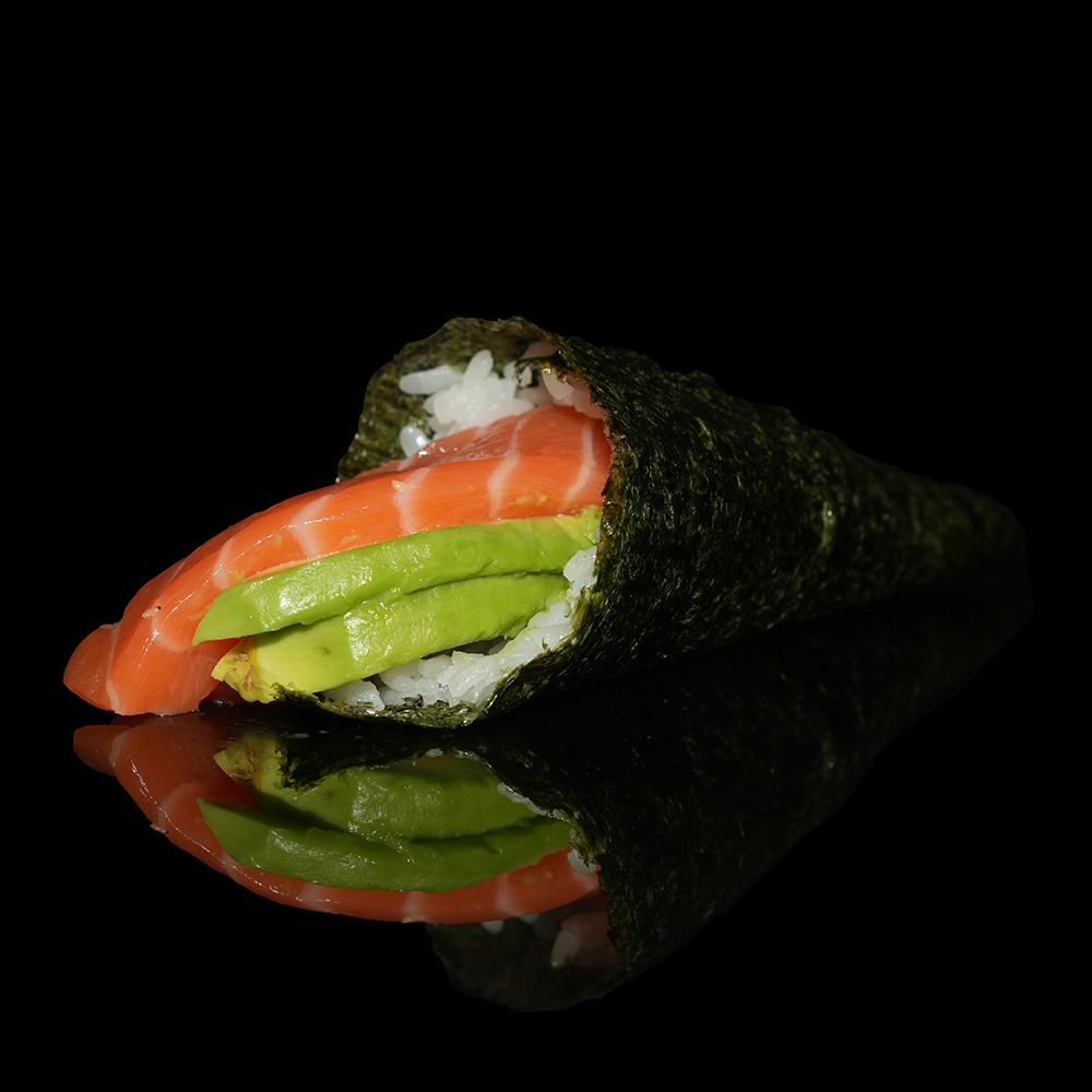 Temaki salmón con aguacate