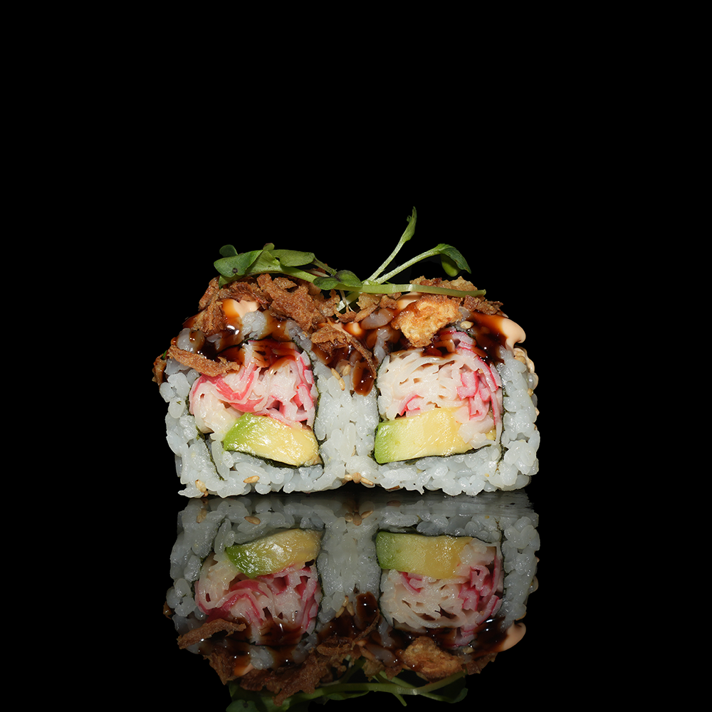 Uramaki surimi aguacate con cebolla frita 4u