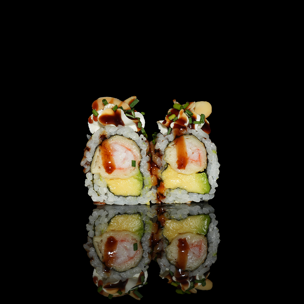 Uramaki ebi tempura aguacate con queso crema y salsa teriyaki almendra 4u