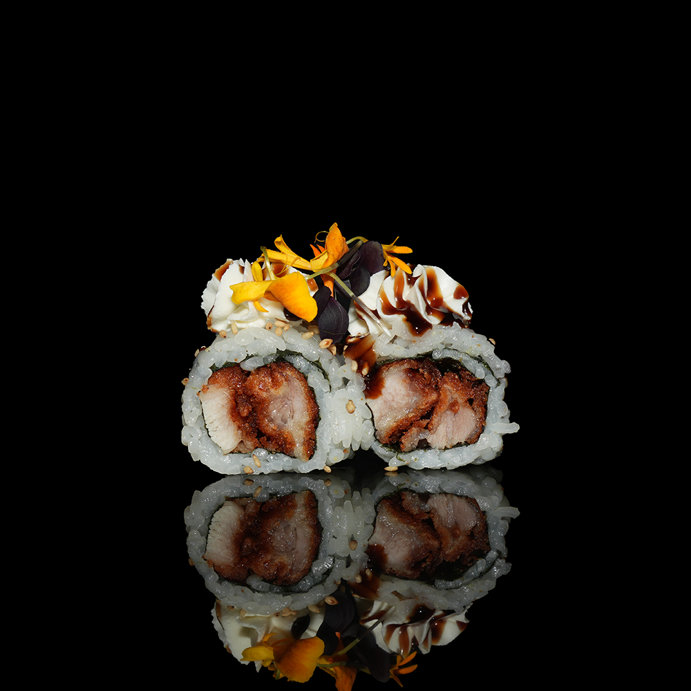 Uramaki pollo con queso crema y salsa teriyaki 4u
