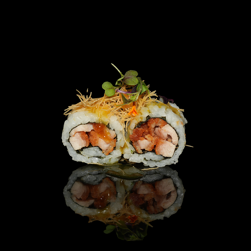 Uramaki pollo con kataifi y salsa mostaza con miel 4u